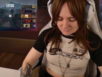 LunaL0ve webcam model stream image