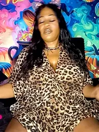AmazonianMistress webcam model stream image