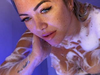 Anelise webcam model stream image