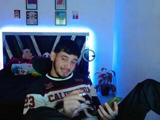 Dante Whitee webcam flirt4free model stream image