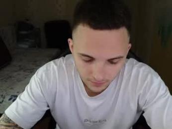golden_boyyy21 webcam model stream image