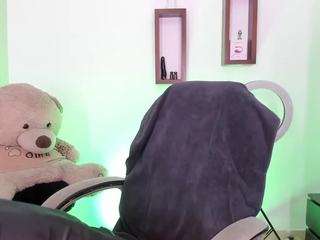 yoxibigcock webcam model stream image