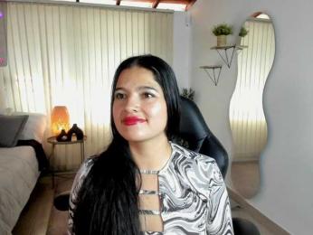 Min-Yuna webcam model stream image