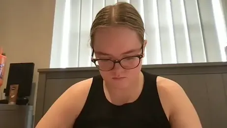 honeyyy24 webcam model stream image