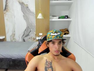 Kenshi Roa webcam model stream image