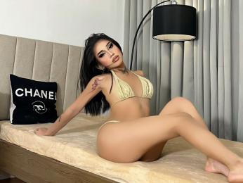KriziaKinley webcam model stream image