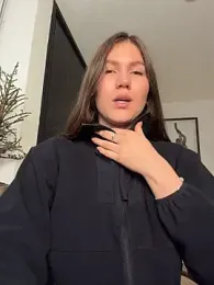AmelieLaurent_ webcam model stream image