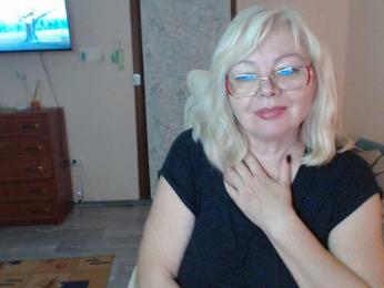 EvelynLoveShy webcam bongacams model stream image