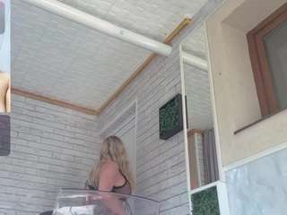 megan-ros webcam preview