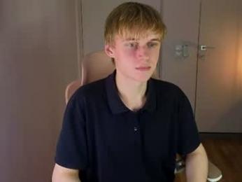 avenrey webcam chaturbate model stream image