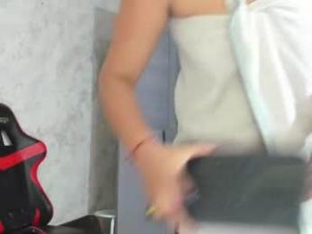 mary_0_ webcam model stream image