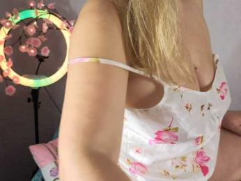 AvaQueen webcam model stream image