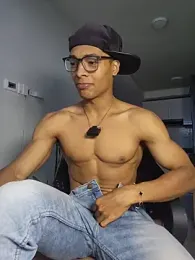 Jhonyblack_1 webcam model stream image