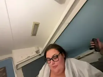 BBWlucyxxx webcam model stream image