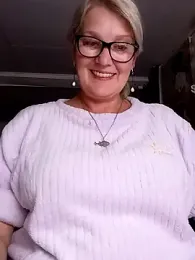 irinamaux webcam stripchat model stream image