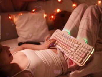 HorneyJozy webcam bongacams model stream image