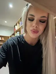 AlyssaFoxx_ webcam model stream image
