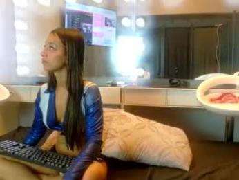 petitestrawberry18 webcam model stream image