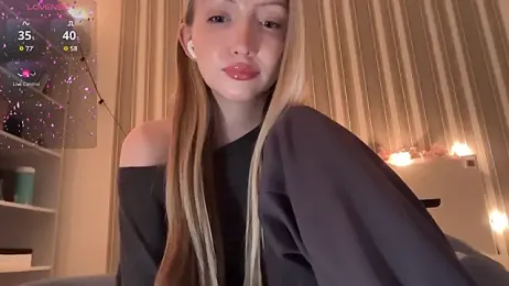 Awwwrora webcam stripchat model stream image