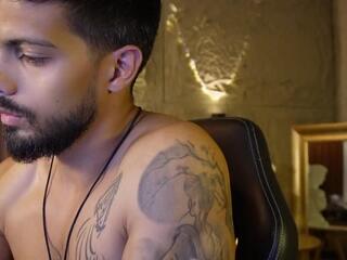 Dann Saenz webcam model stream image