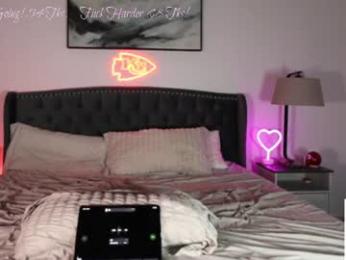 ari_lovexo webcam model stream image